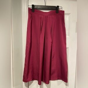 Harper & Gray Size S Silky Pleated Front Elastic Waist Burgundy Zip Midi Skirt